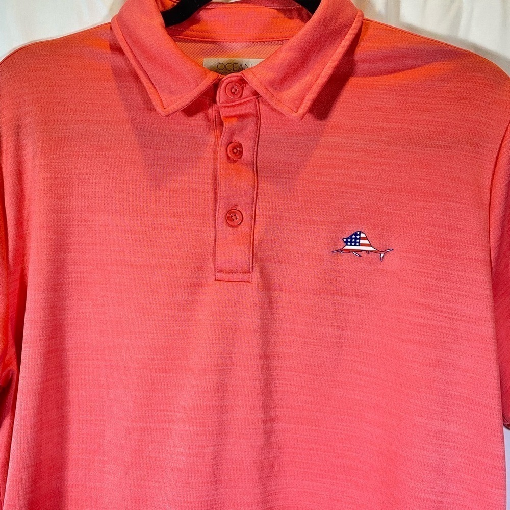 Ocean Coast men's size Medium Coral short sleeve 3 button collared Polo shirt